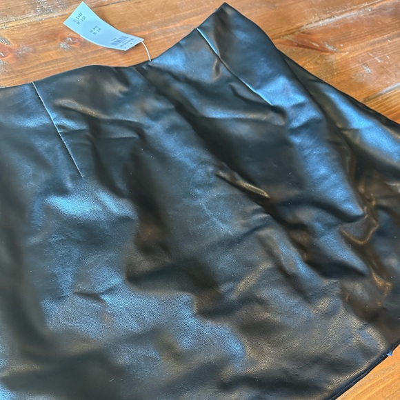 Abercrombie & Fitch Vegan Leather Skort - Picture 3 of 6